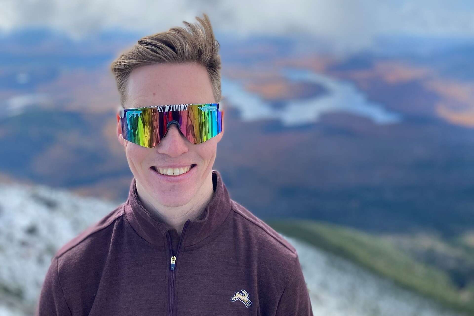 David för en månad sedan när han var i USA över helgen. Bild från Mount Whiteface, med utsikt över Lake Placid där man ser snö och höstfärger.