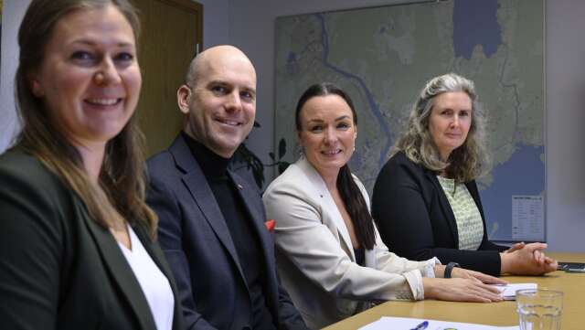 Karlstads grönröda styre har presenterat sin långsiktiga investeringsplan. Frida Pettersson (C), Anders Tallgren (S), Linda Larsson (S), Monika Bubholz (MP).