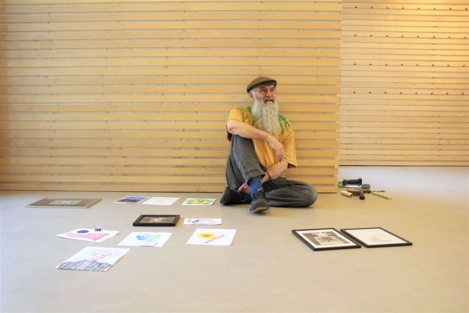 Hans Kvarnström är pensionerad präst och upphovsman till ett stort antal dagdroppar - så kallar han bilderna han skapar dagligen, i fri kreativitet.