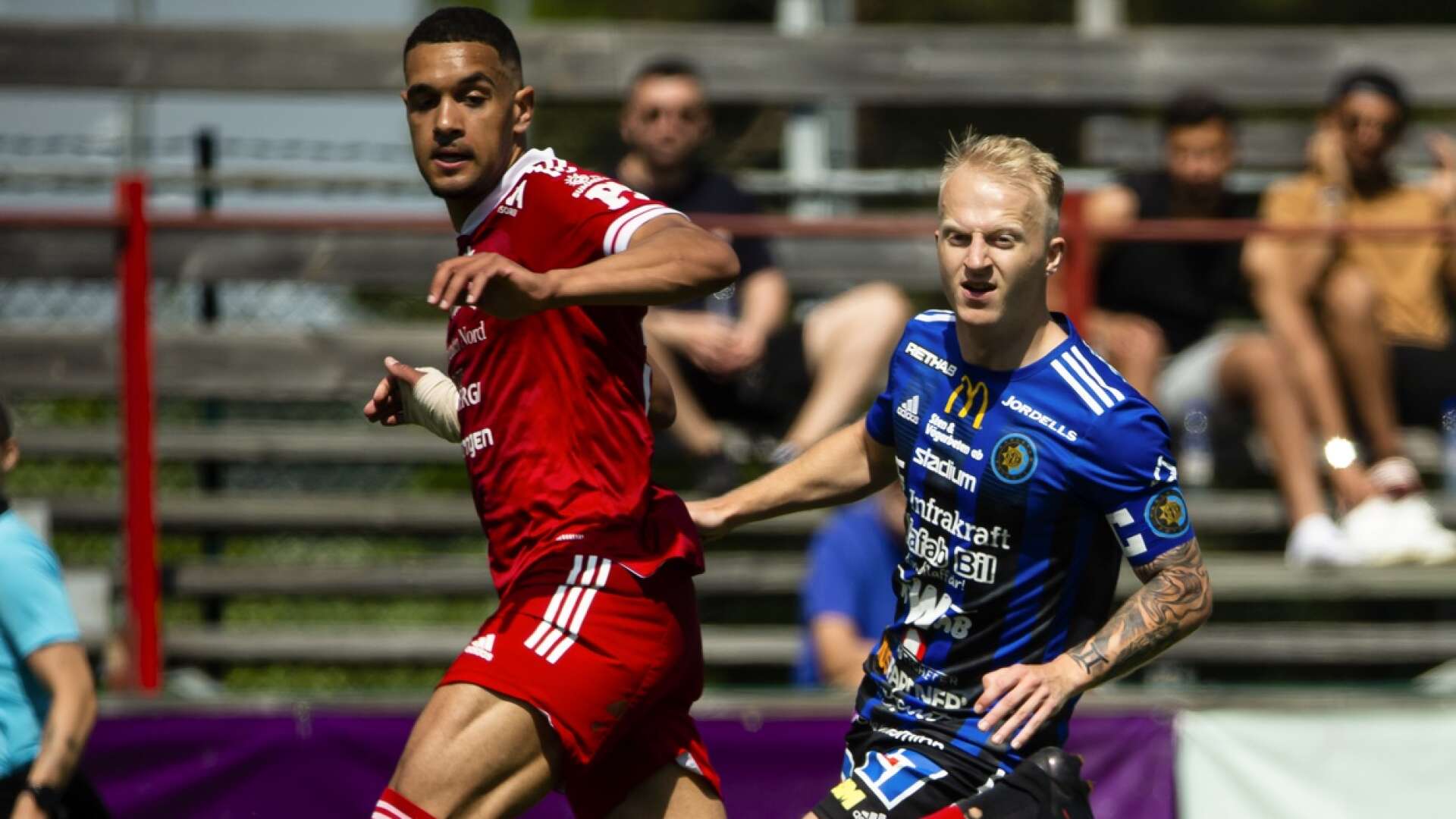 Oskar Alvers förlänger med Karlstad Fotboll.