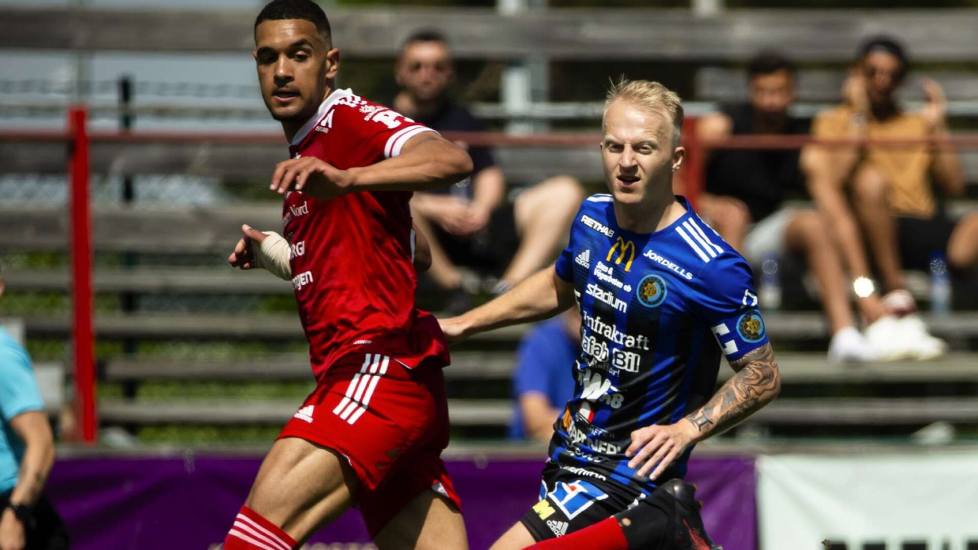Källor uppger att Karlstad Fotbolls Oskar Alvers är aktuell för exallsvenska Östersunds FK.