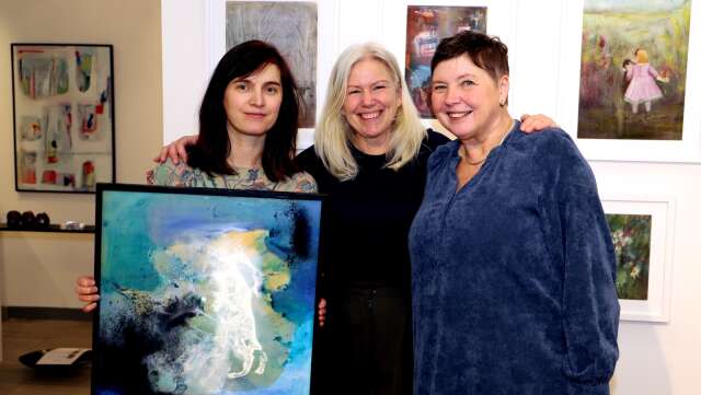 Marion Porte, galleristen Ylva Storm och Kerstin Ling har en utställning på gång. I helgen är det vernissage på Carlstad art gallery i Duvanhuset.