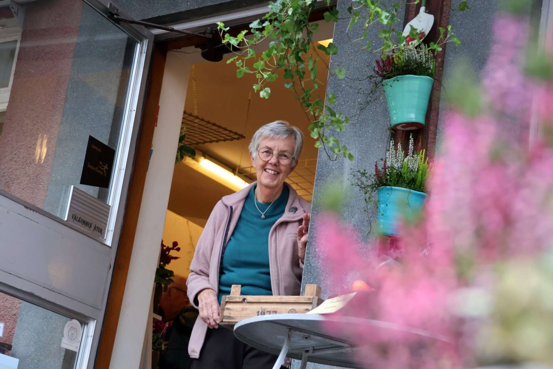 Nancy Falk har drivit blomsterbutiken i Färgelanda i 60 år.