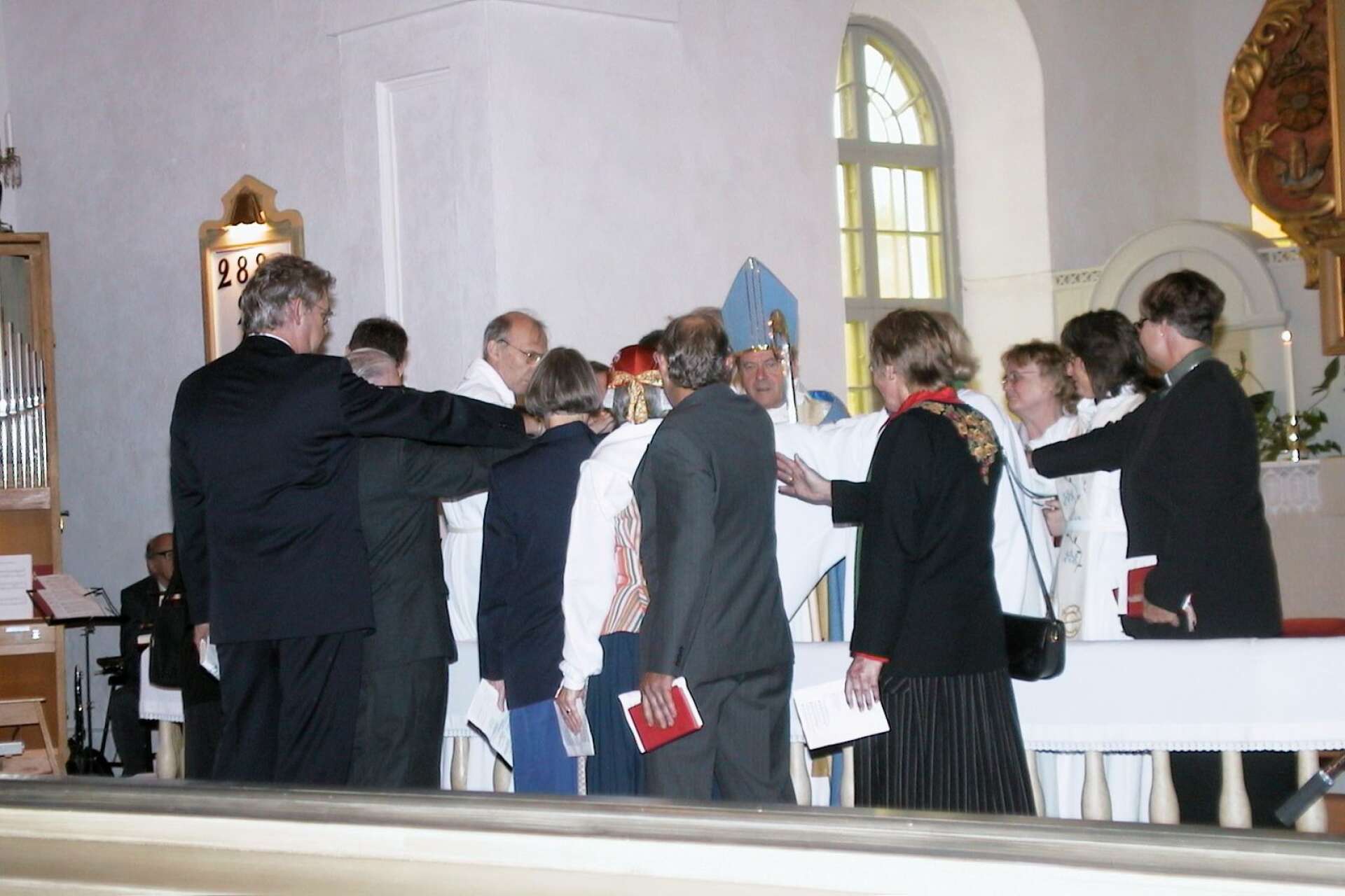 Installationen  leddes av biskop Bengt Wadensjö i närvaro av såväl svenska som norska prästkollegor i procession då han efterträdde Henrik Flemberg.