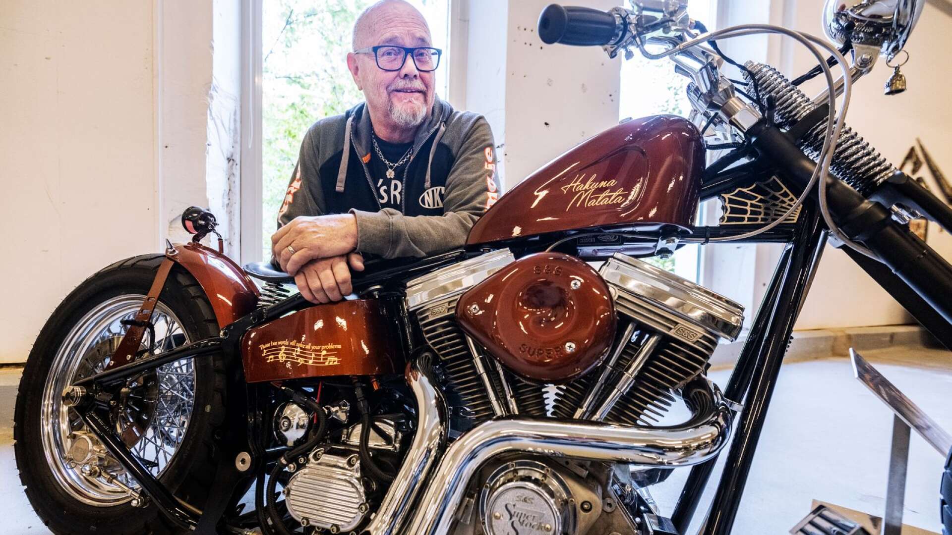 Lars Carlsson från Skellefteå var förmodligen den mest långväga gästen under Motorcycle inferno på Laxholmen. Hans  ”hakuna matata”, som cykeln är registrerad som, vann folkets röst på lördagens utställning.