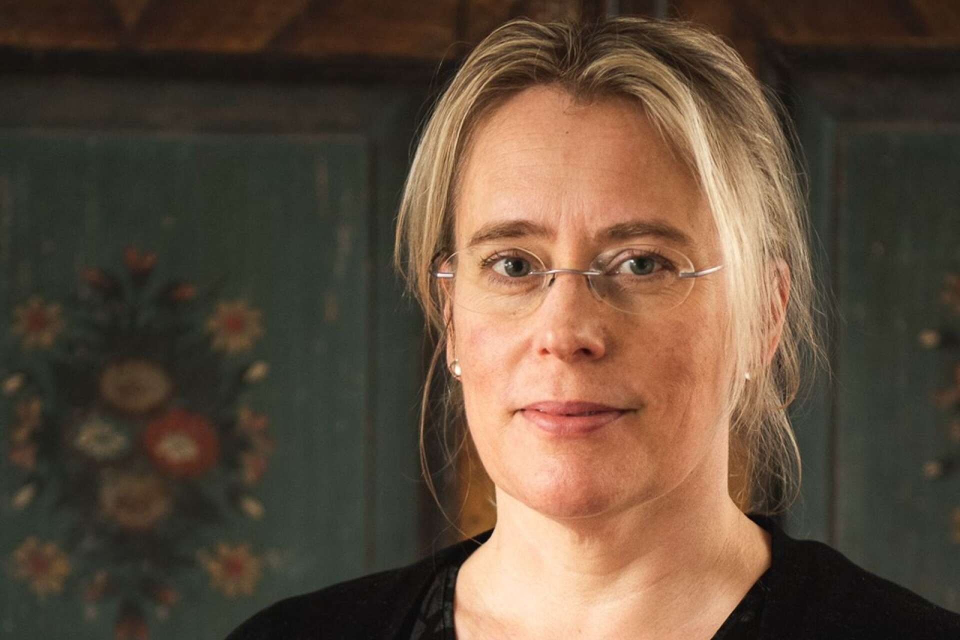 Sara Bodin Olsson berättar om sin bok ”Historisk värmländsk mat” i Ambjörby Folkets hus.