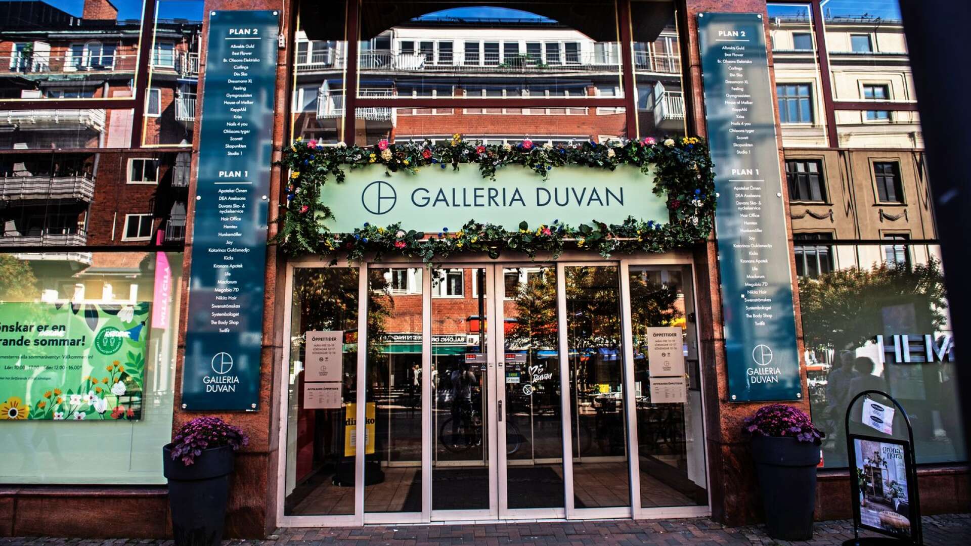 Mycket är på gång i Galleria Duvan och bland butiksägare väcker ovissheten en del oro.