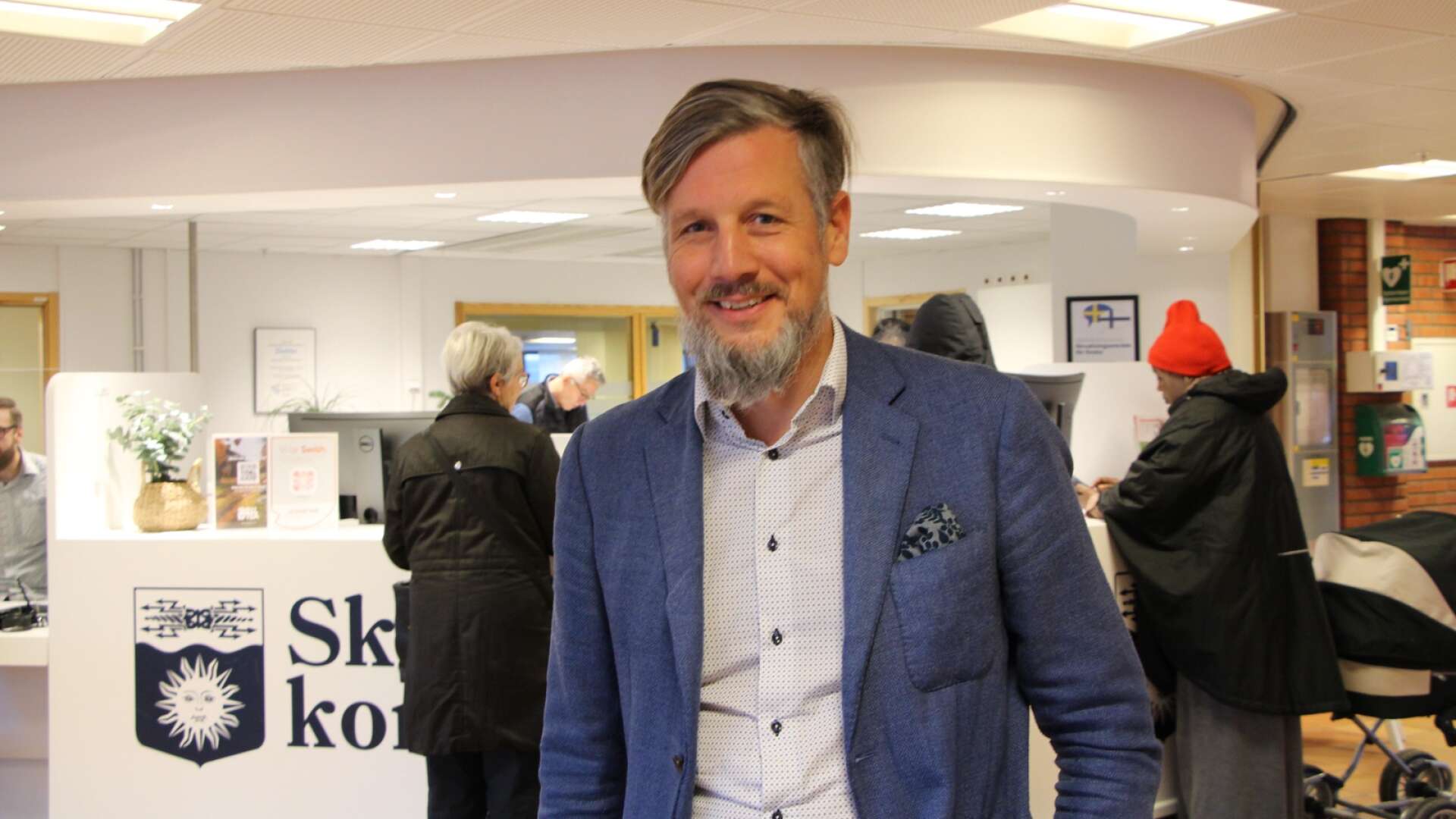Mariestadsbördige Peter Ekehult är chef för kundtjänst hos Skellefteå kommun. Han hjälper nu sin gamla hemkommun med att skapa en liknande verksamhet. 
