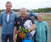 Prisutdelaren Simon Karlsson från Axima tillsammans med Il Frate Ams ägare Roger Anderberg och Gun Kling Anderberg.