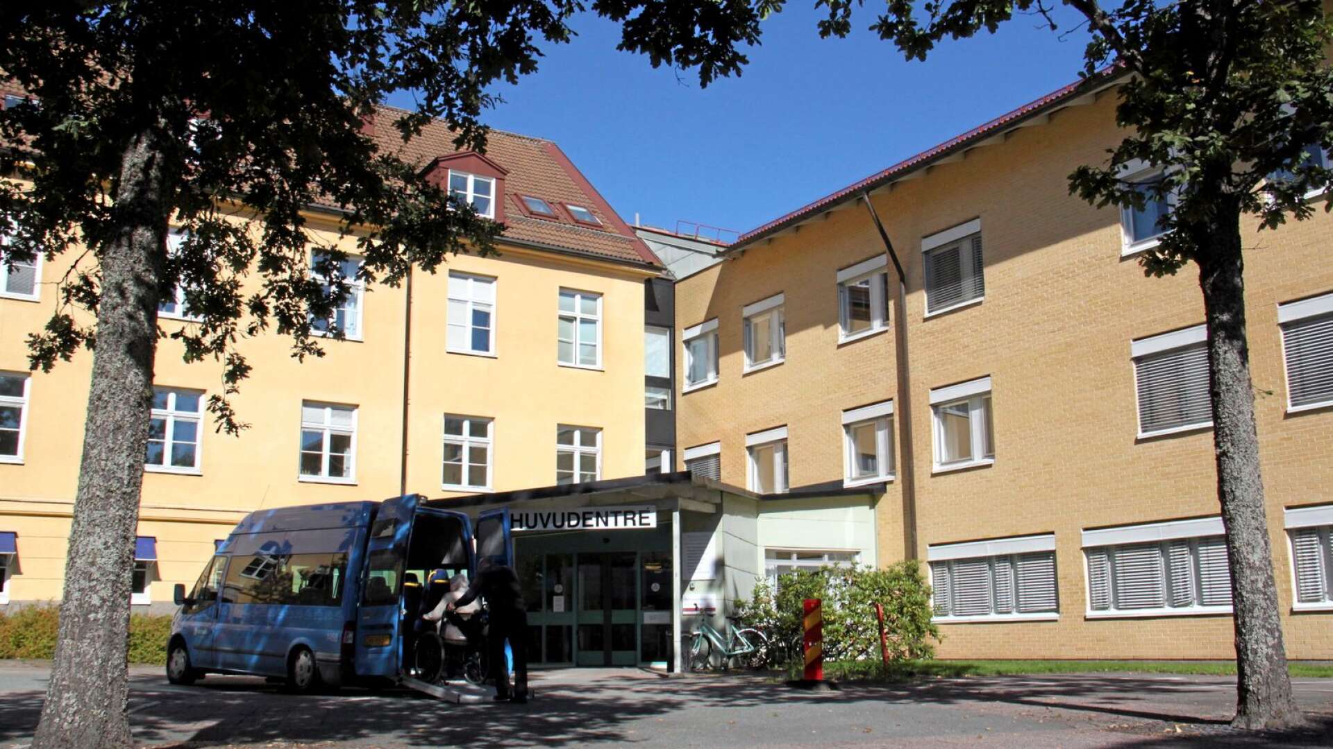 Centerkretsen i Bengtsfors kommun vill slå vakt om verksamheterna på Dalslands sjukhus i Bäckefors.