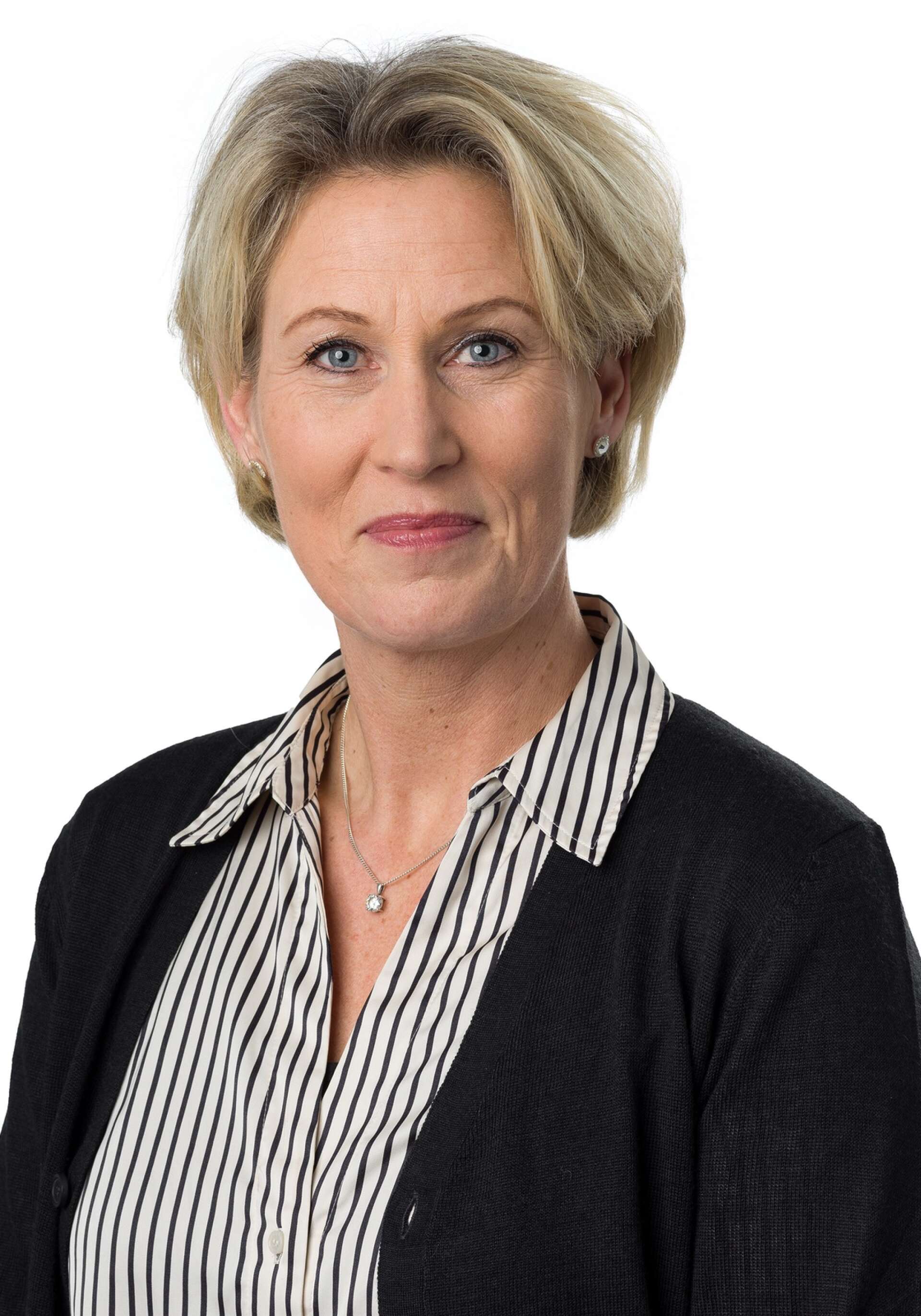 Cecilia Andersson (C) vill avvakta beslut om förstärkning av ambulansverksamheten i Skaraborg till dess de får frågan utredd från Skaraborgs sjukhus.