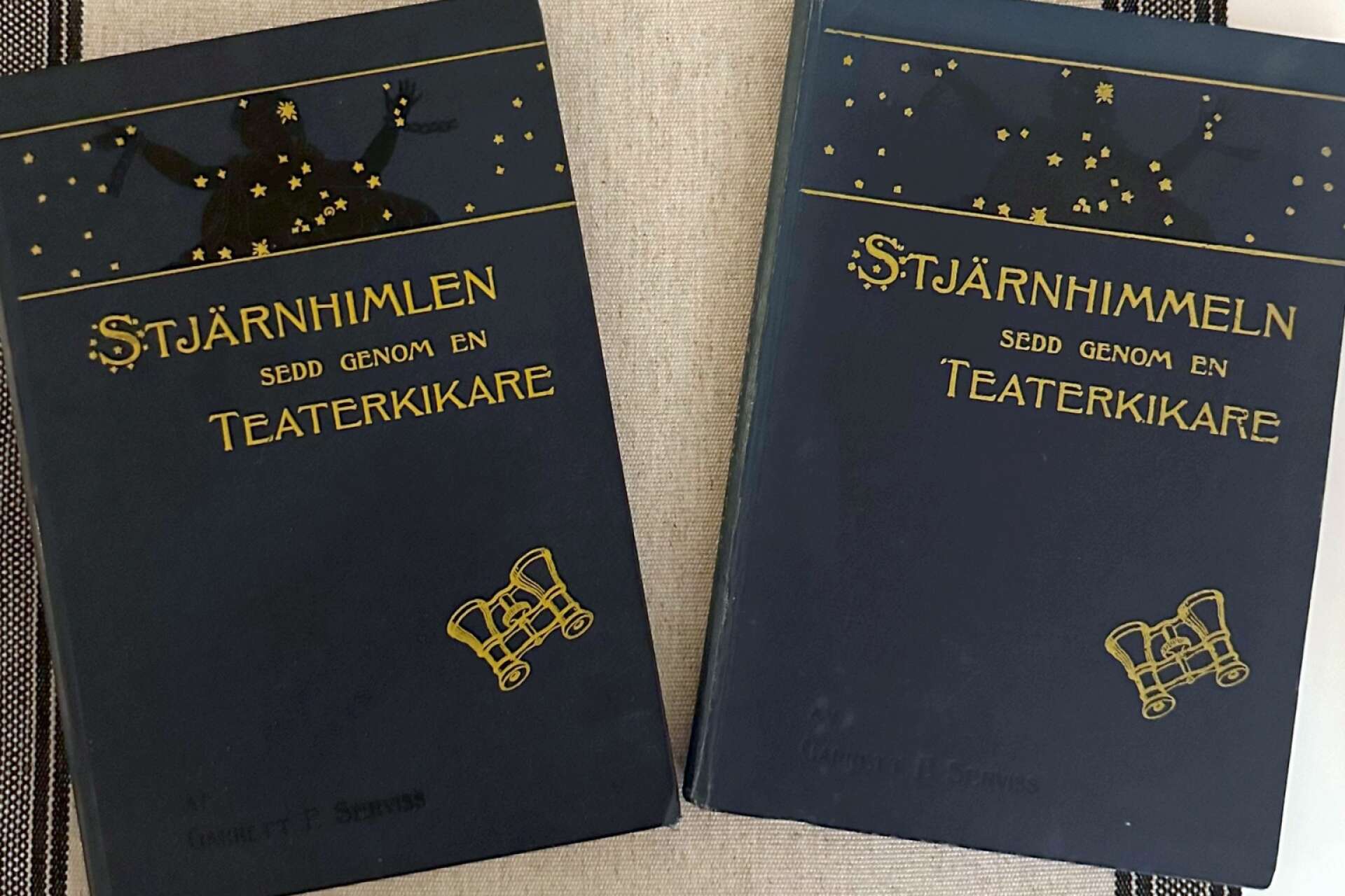 Nu har Emil Ingmar två exemplar av boken från 1902 som inspirerade hans nya skiva. Observera de olika stavningarna. 