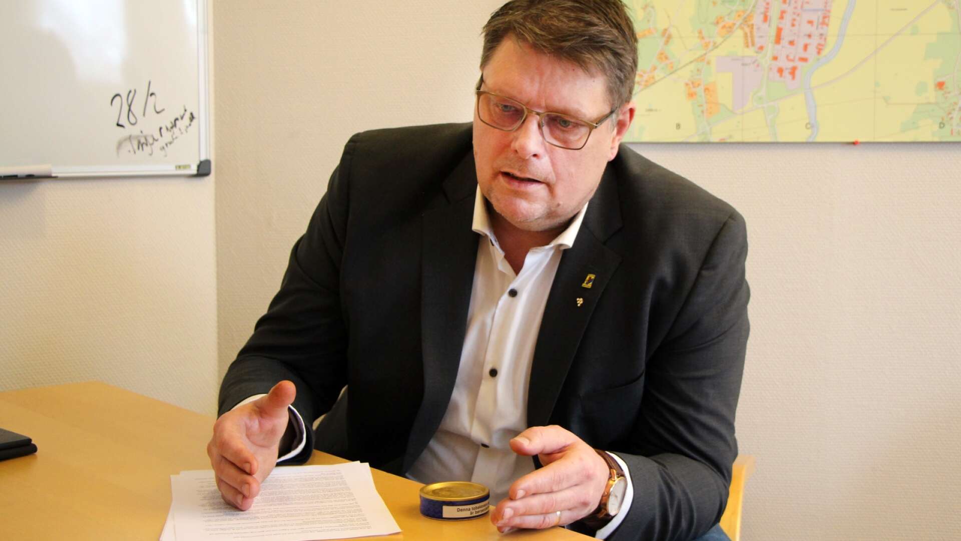 Johan Abrahamsson (M) kommer att vara kvar som kommunstyrelsens ordförande i Mariestad.