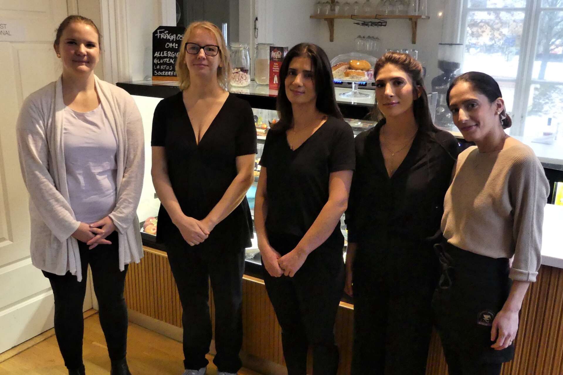 Kanalcaféet i Säffle får nya ägare när Helena Nordhagen och Ramona Marberg köper verksamheten av systrarna Assia (Montreal, Miami och Martina och Miami).