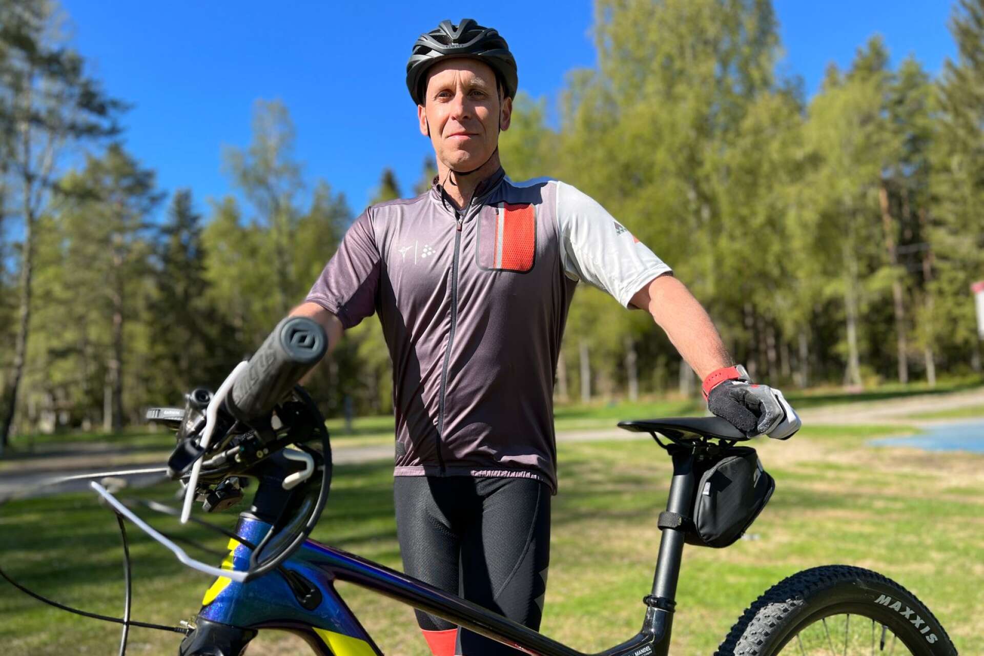 Tomas Venuti älskar att cykla, nu har han varit drivande i att skapa en permanent Hemmavasa, en slinga över 9,4 mil. Banan går både i Karlskoga och Degerfors.