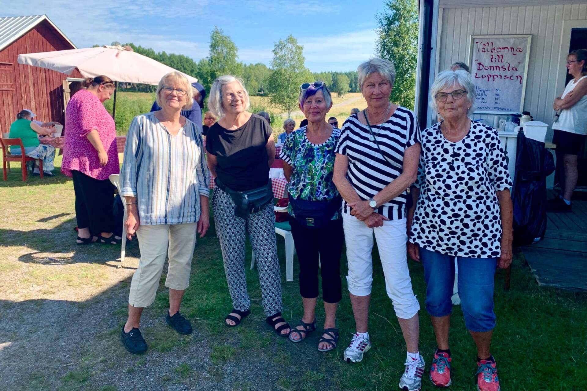 Från Vänster: Barbro Olsson, Maj Thörnstrand, Karin Wising, Birgitta Nilsson och Barbro Åslund. De är med i Övre Bondestads byalag. 