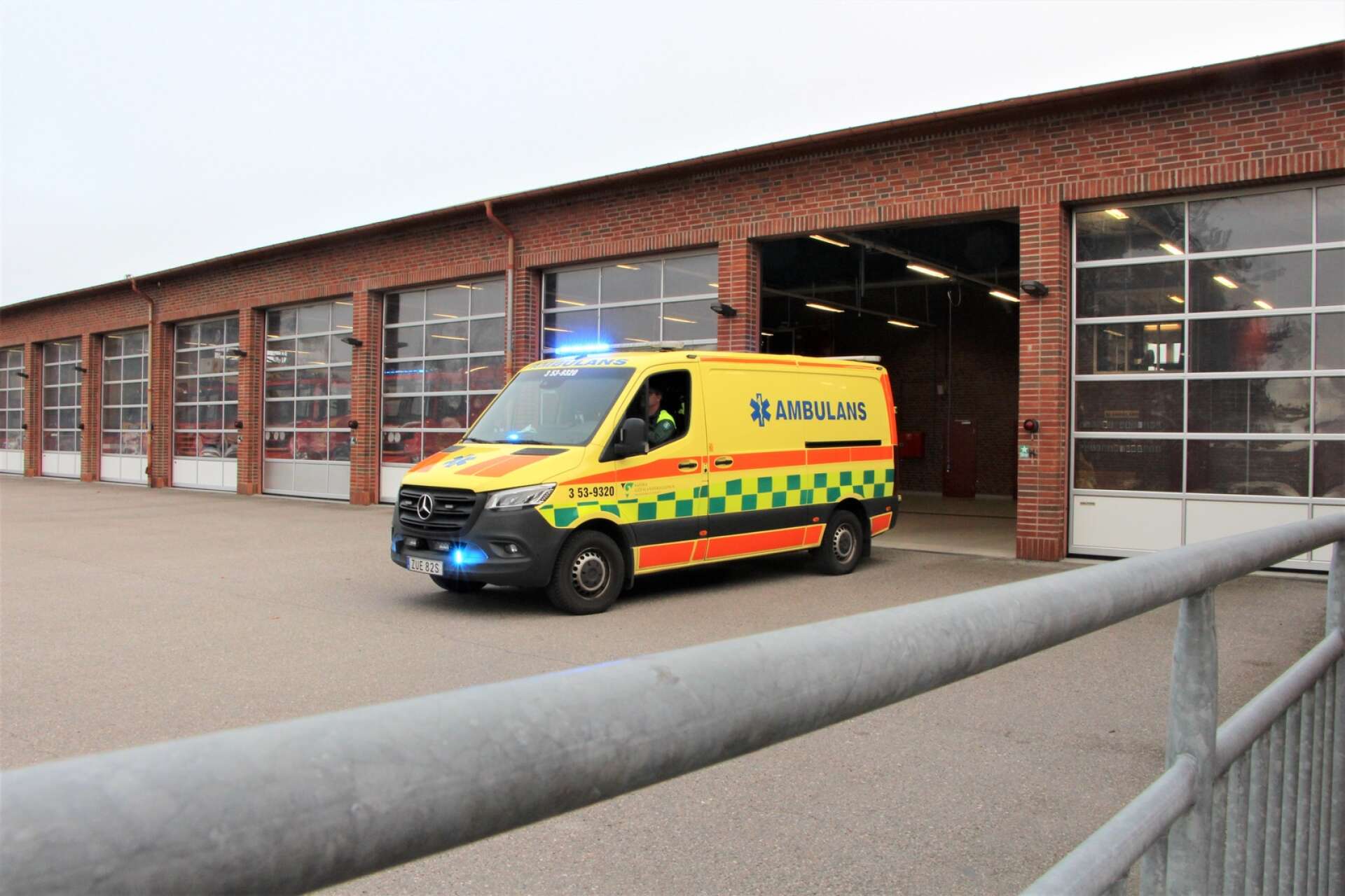 Ambulanserna i Skaraborg är inga rullande intensivvårdsavdelningar, enligt ambulanspersonalen.