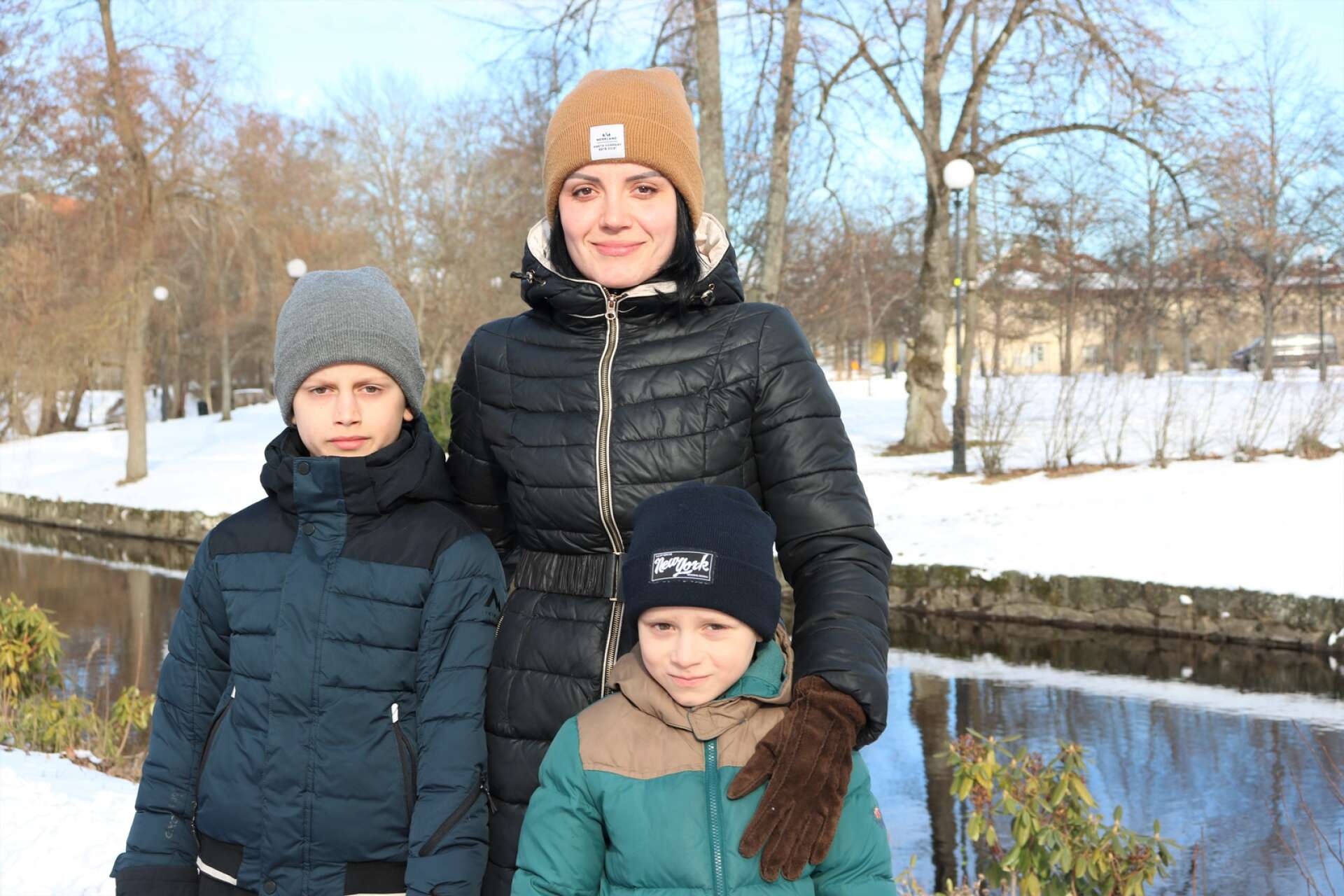 Oksana Baturchik flydde till Sverige med hennes två söner Timotyi och Damian Baturchik. Hennes man är kvar i Ukraina.