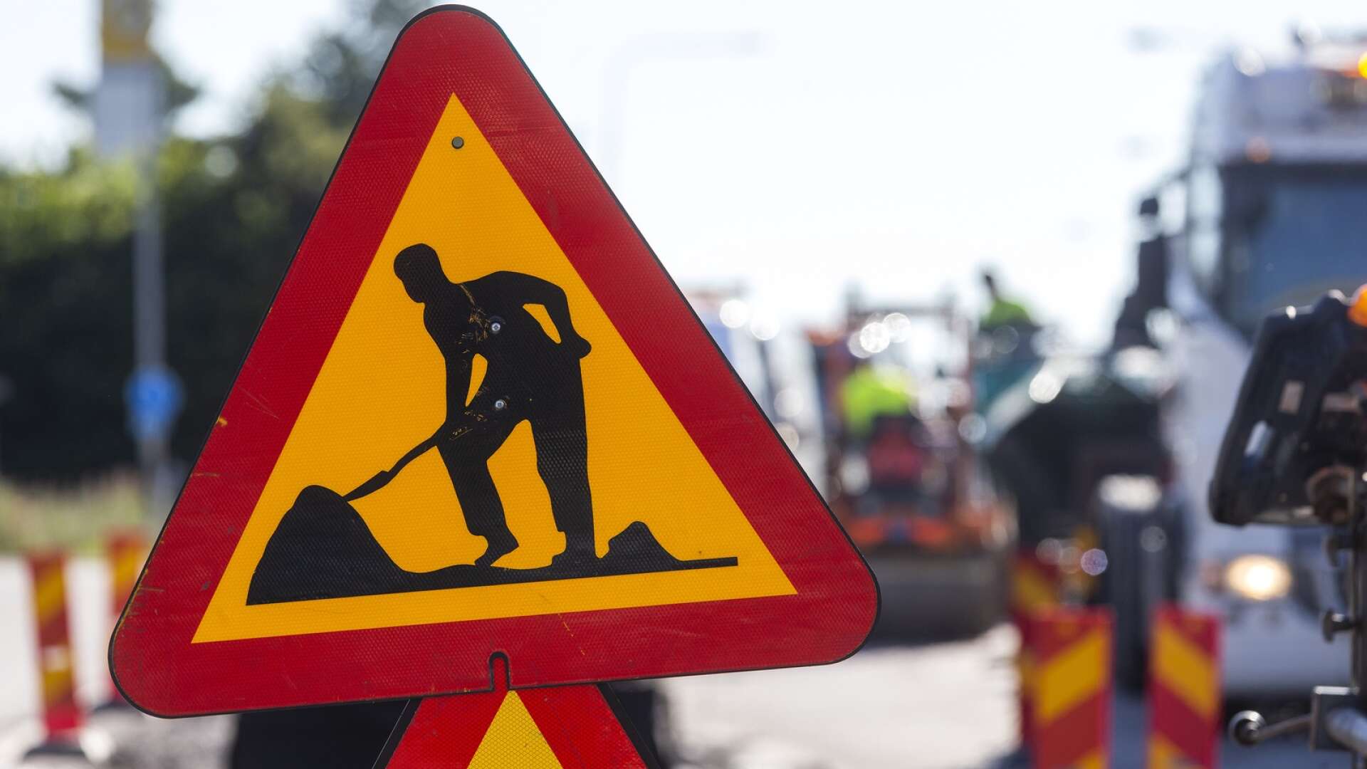 Många som jobbar på vägarbeten känner oro för sin säkerhet på jobbet, skriver Carin Hansdotter.