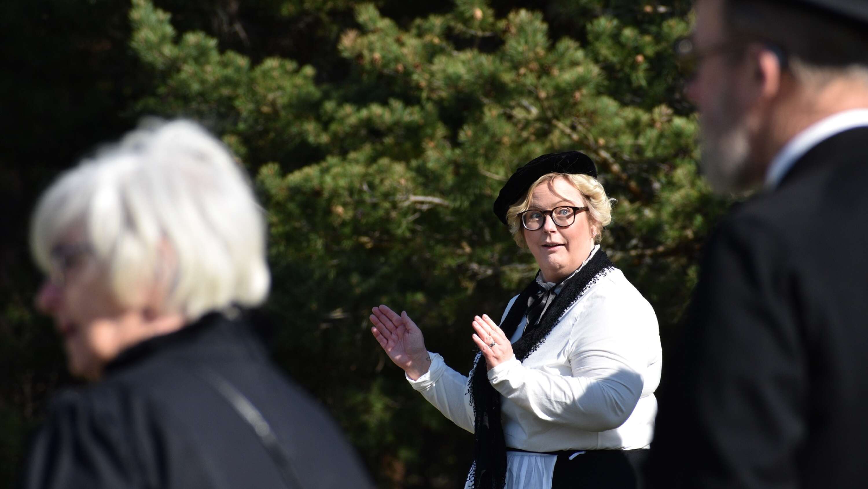 Rektor Anna Lindén deltog i dansen.