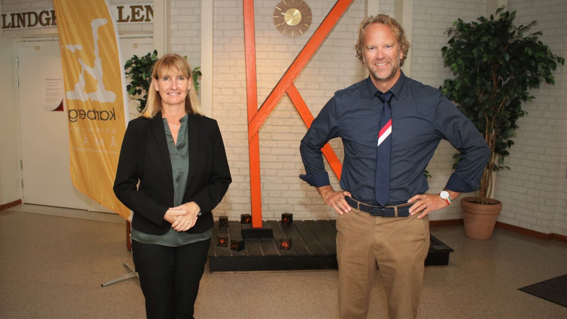 Karlbergsrektorerna Christine Siljeblad och Joakim Axelsson gläds över att söktrycket till skolan är fortsatt stort. 