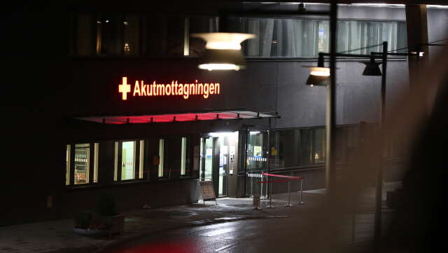 Männen fördes till Universitetssjukhuset i Linköping med ambulans. Arkivbild.