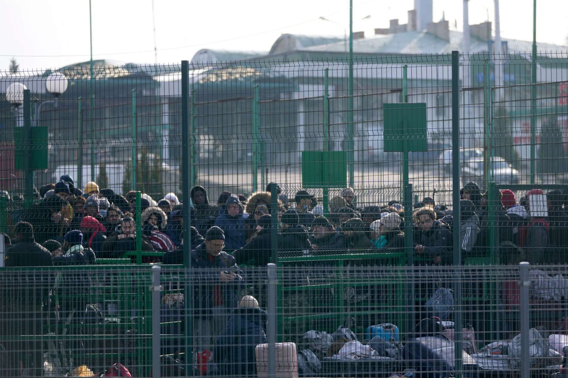 Ukrainska flyktingar vid polska gränsen. 
