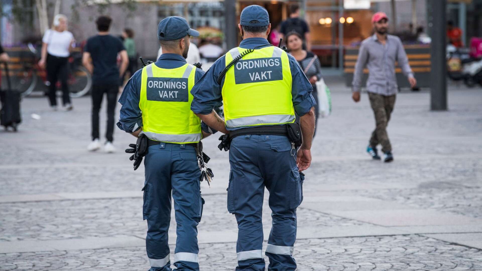 Vi i Sverigedemokraterna Karlstad vill se en ökad satsning på tryggheten för våra invånare i Karlstad med en rad riktade insatser, bland annat kameraövervakning samt patrullerande ordningsvakter, skriver Anders Birkefjärd och Robin Lennartsson.