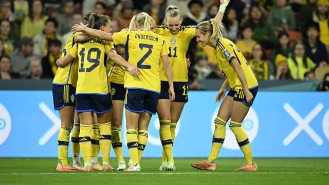 Sverige jublar efter att  Kosovare Asllani gjort 2-0  under lördagens bronsmatch i fotbolls-VM mellan Sverige och Australien.