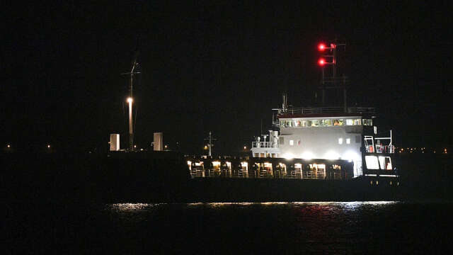 Fartygskaptenen ombord på lastfartyget Baltic Carrier som gått på grund utanför Skåne sov vid grundstötningen, enligt Kustbevakningen.