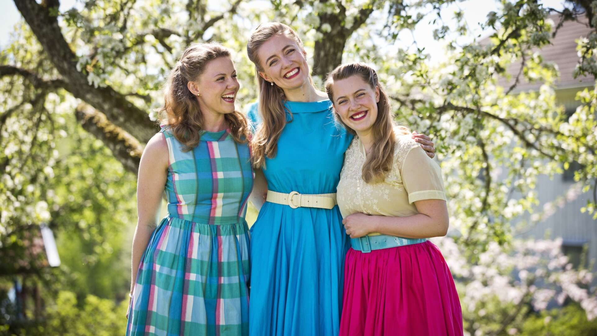 The Hebbe Sisters – Josefine, Emelie och Maria – vill med sin nya skiva förmedla en känsla av forna tiders dans i folkets park.