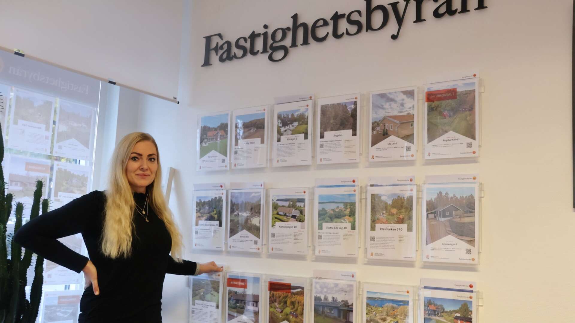 Lina Henke är fastighetsmäklare på Fastighetsbyrån Ed/Bengtsfors, som under augusti månad noterade all-time-high. Dessutom finns det fortsatt många bostäder till salu.