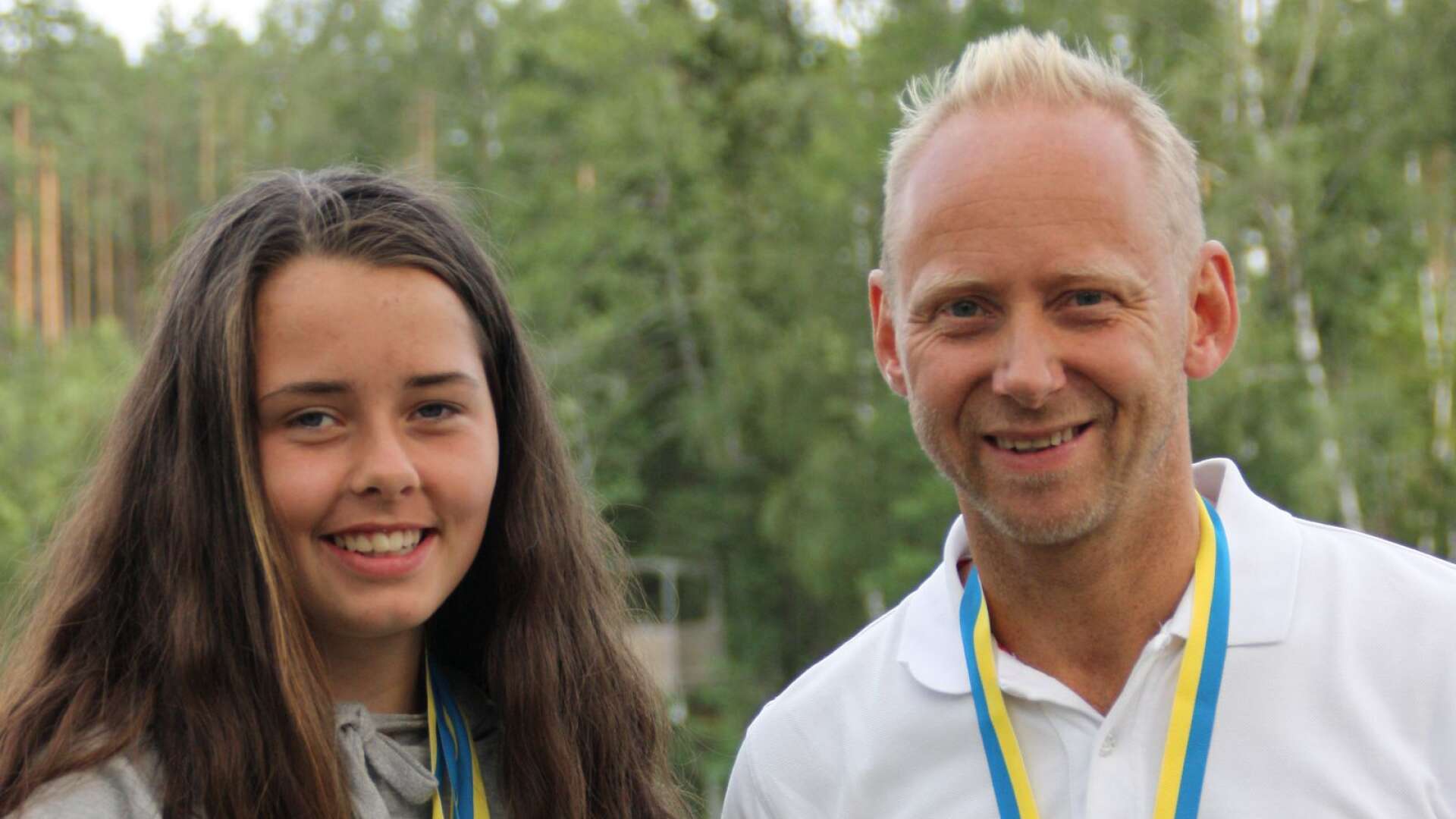 Ella Björlin och Johan Uhlander tävlade för Borgviks Vattenskidklubb under Open-SM.