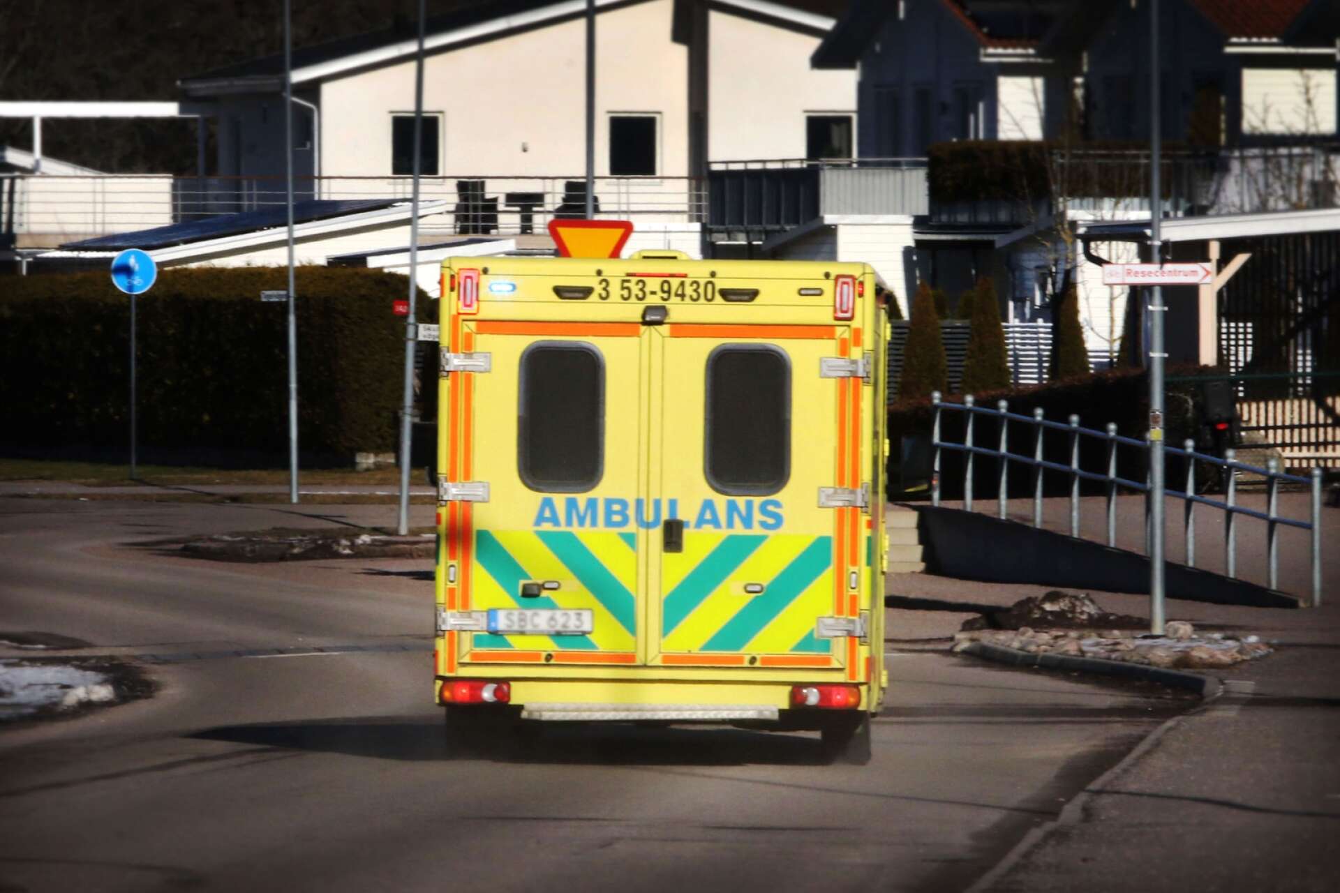 Räddningstjänsten och ambulans skickades till en trafikolycka i Billingsfors på söndagsmorgonen.