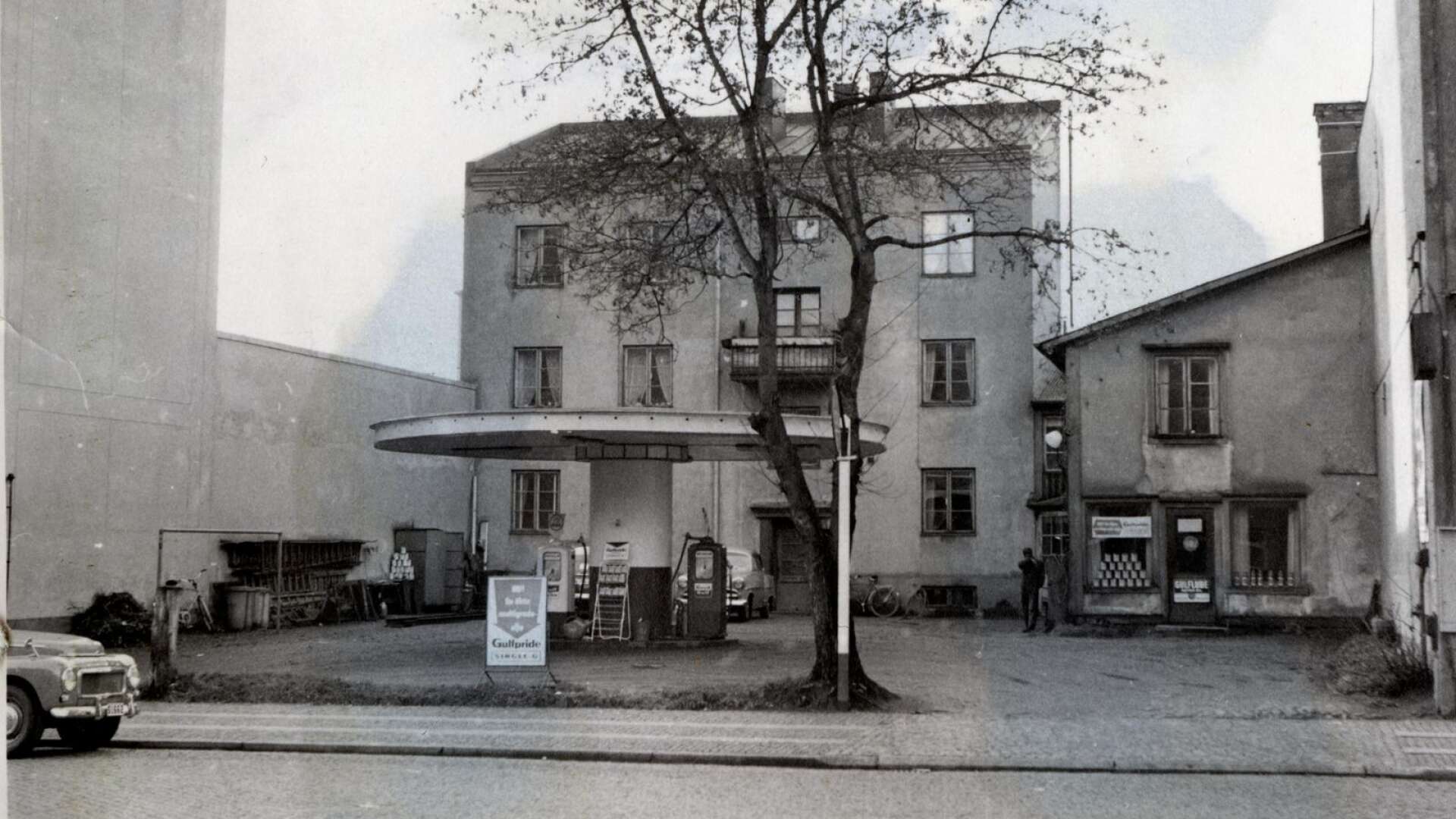 Bensinmack på Järnvägsgatan 1960. 