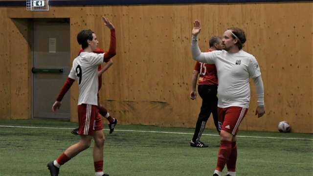 Ämterviks FF besegrade bland annat Bäckalund i lördagens gruppspel i Eitech cup. Slutresultatet blev 4-0 till ÄFF.
