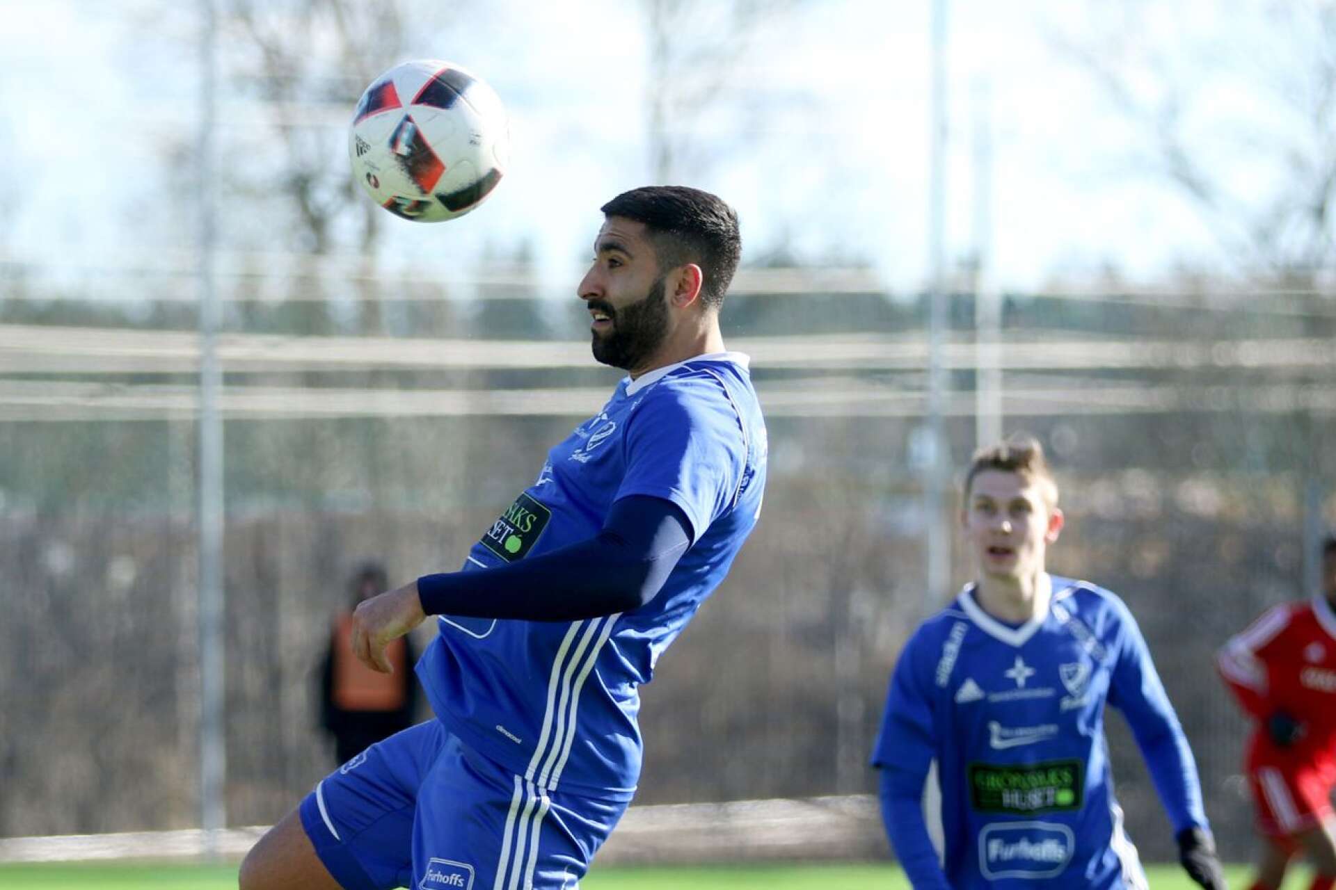 Daniel Komayesh kom till IFK Skövde inför den här säsongen och tränaren Gudmundur Magnusson ser honom som en av nyckelspelarna i laget.