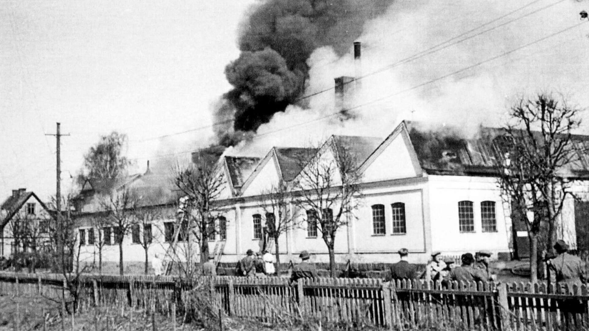 Vid Järnvägsgatan låg bussfabriken. I april 1950 brann den. Lågorna slog upp genom taket. Mycket av byggnaden kunde dock räddas och verksamheten fortsatte medan taket reparerades.