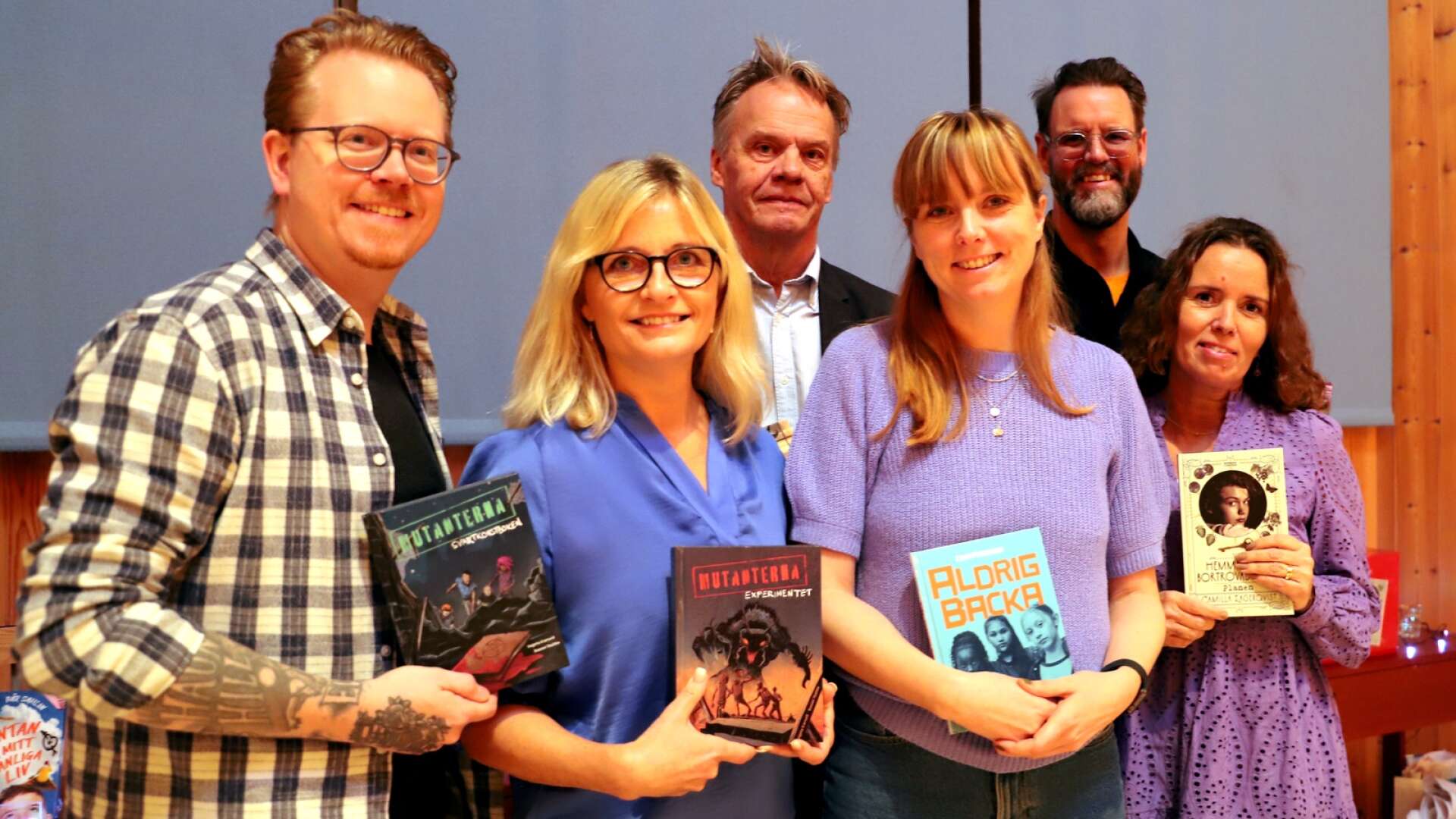 I november samlades författarna bakom de nominerade böckerna för att träffa elever i Karlstad: Daniel Thollin, Ingela Korsell, Set Mattsson, Cina Friedner, Pär Sahlin och Camilla Lagerqvist.