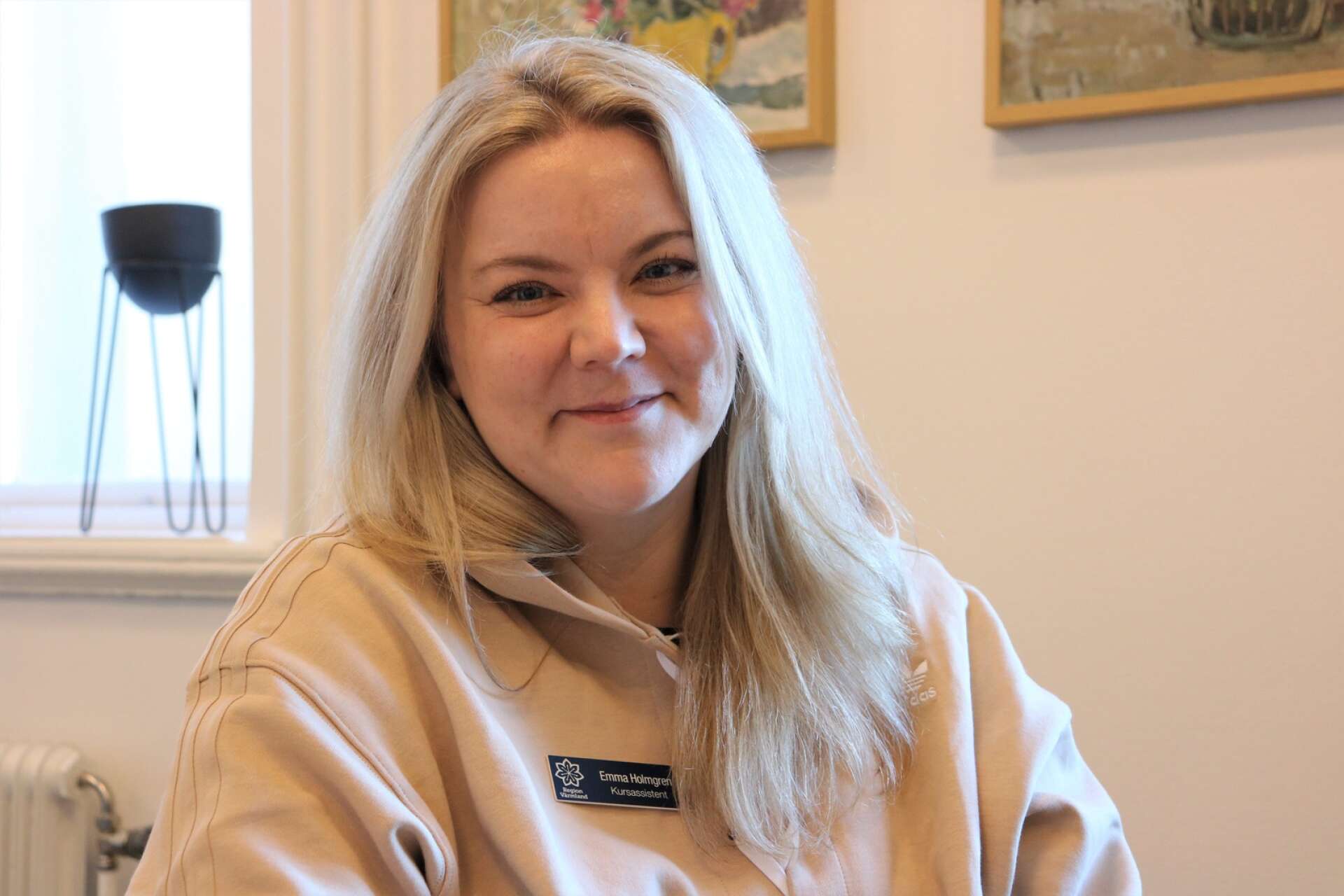 Emma Holmgren arbetar som kursassistent på Kristinehamns folkhögskola. 