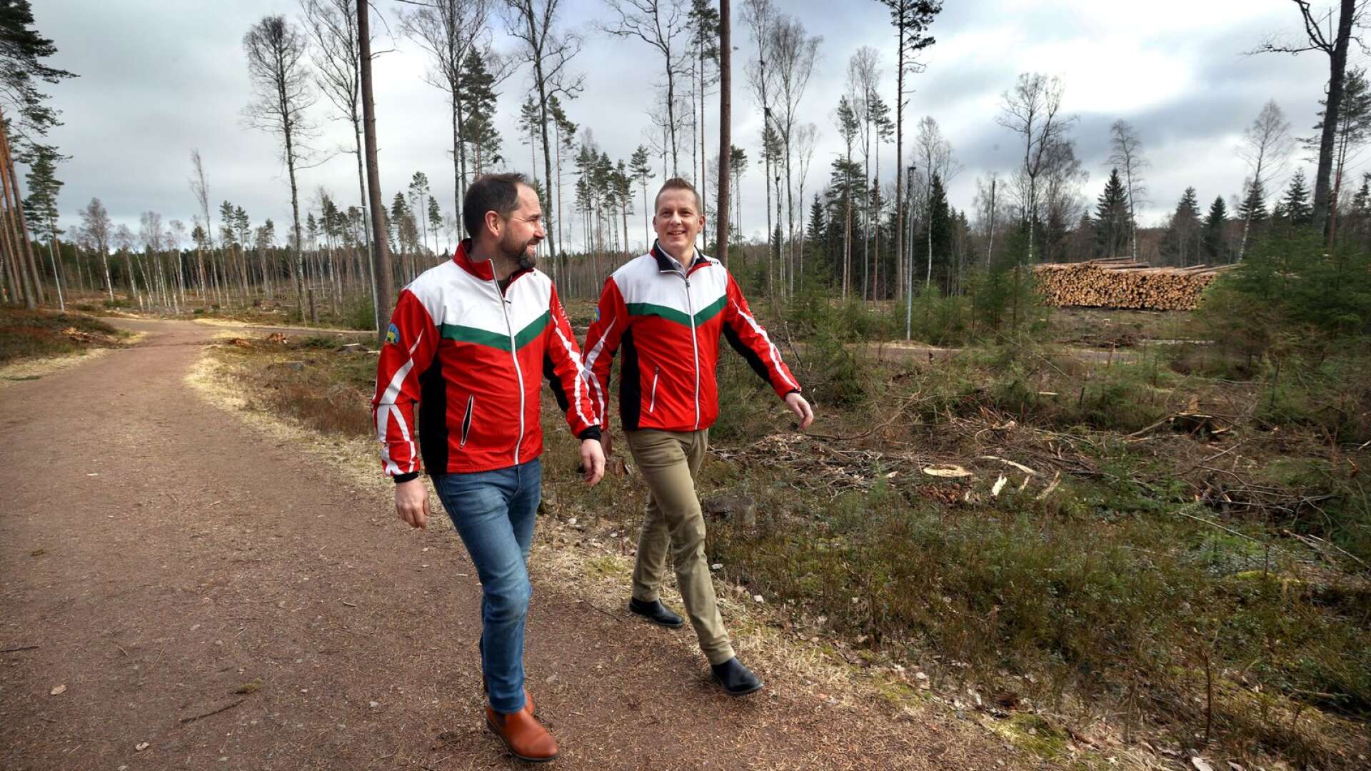 Stora satsningar väntar i Tyrskogen efter att kommunen tvingats avverka ett stort antal träd på grund av granbarkborreangrepp konstaterar OK Tyrs ordförande Martin Ljungberg och Magnus Stråle som är klubbens marknadsansvarige.