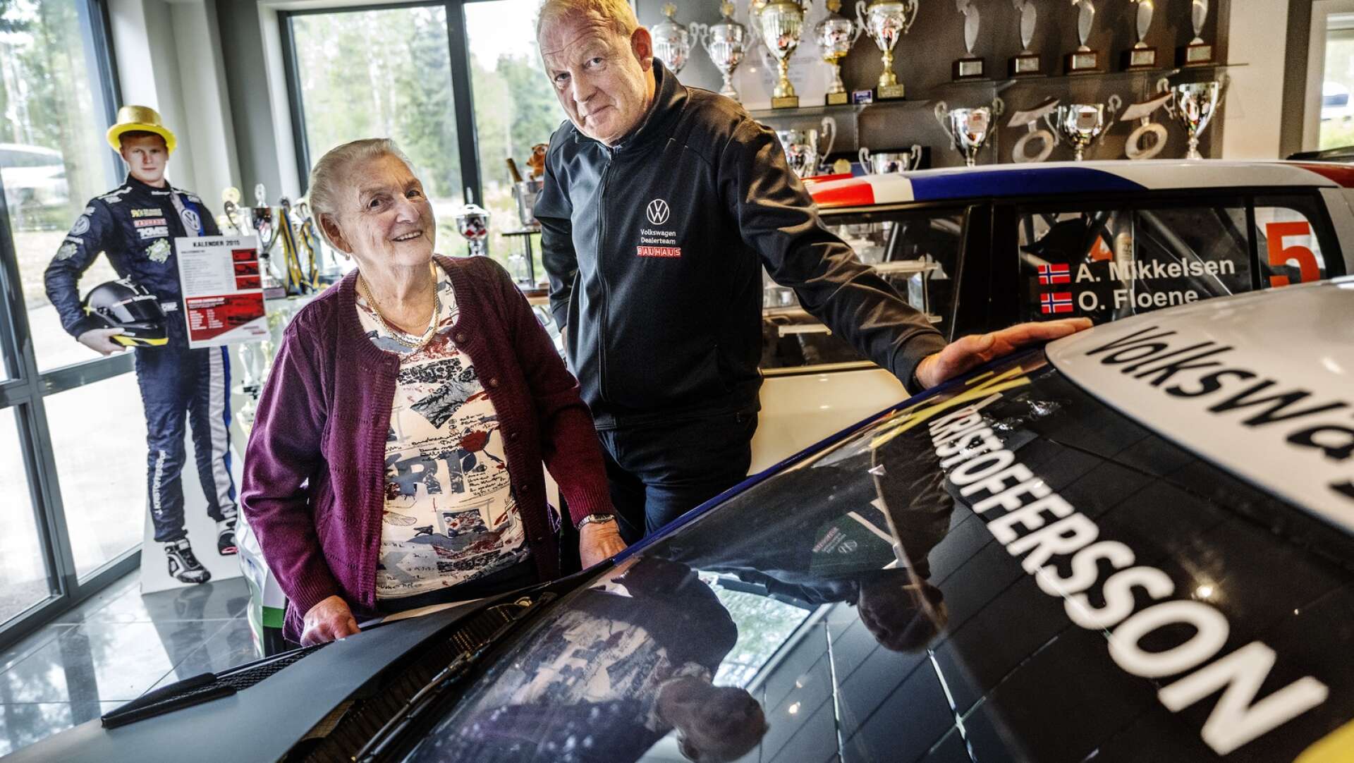87 år och ekonomichef för världens bästa rallycrossteam! Johan Kristofferssons farmor och Tommy Kristofferssons mamma Gerd är ett unikum. Men hon väntar fortfarande på en åktur i världsmästarbilen.