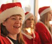 Förutom Jultomten själv, har kanske Sifhällatomtarnas ledare Malin Axelsson mest energi under julen.