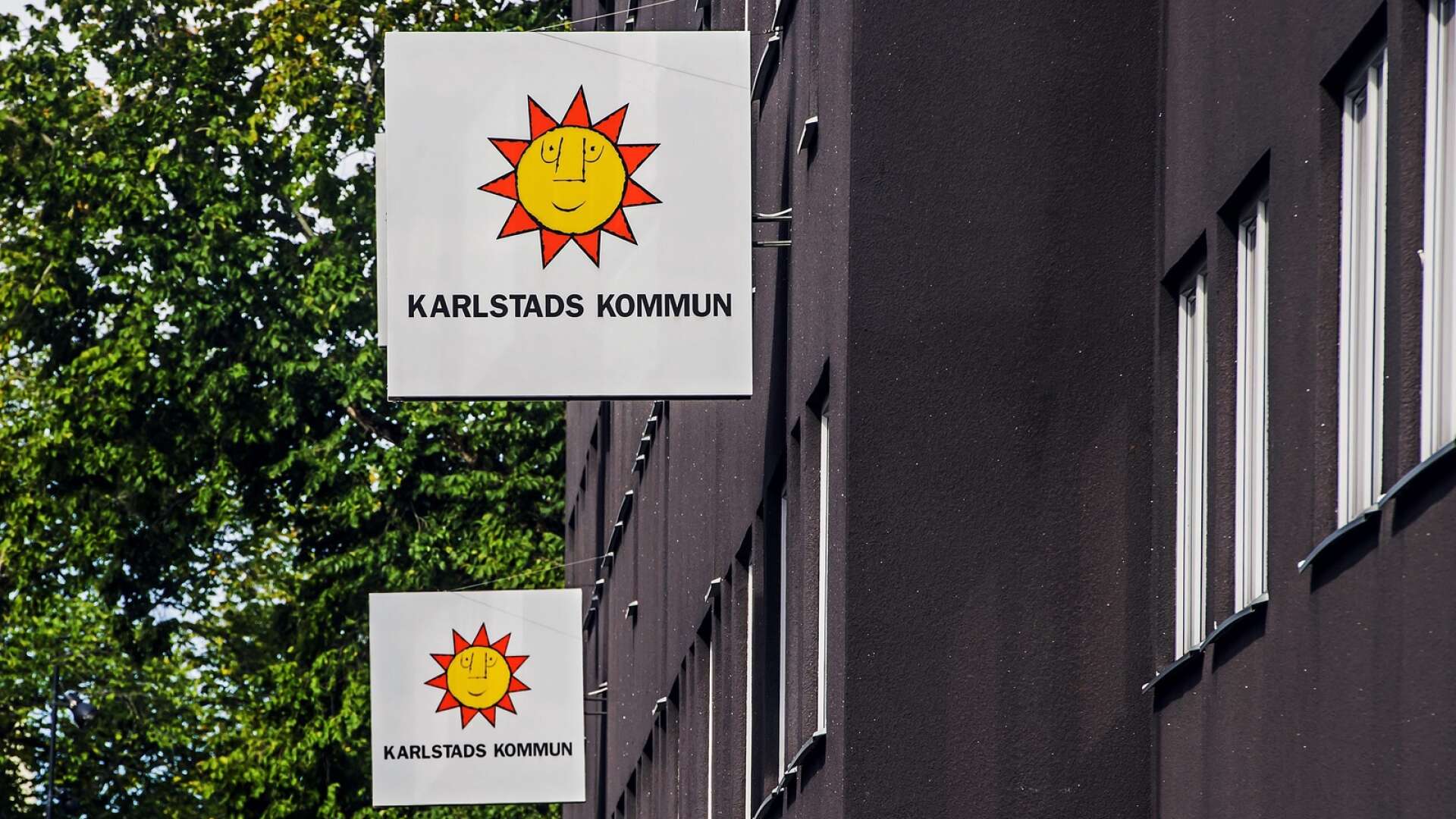 Exempelvis vill nog Socialdemokraterna gärna kunna skylla på regeringen för att kunna höja skatten i Karlstad under den här mandatperioden, skriver Alexander Torin, Erik Nilsson och Niklas Wikström.