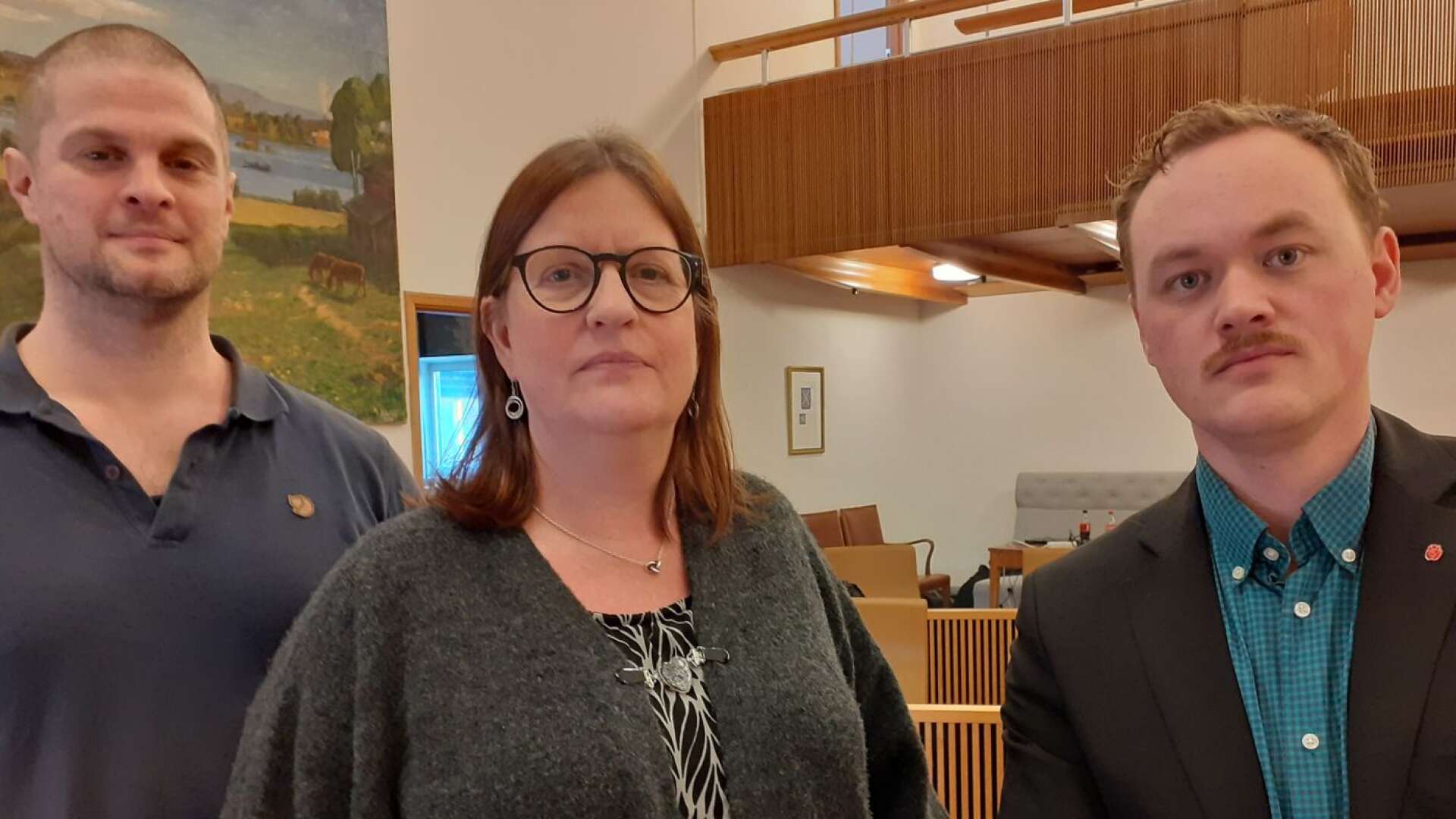 Daniel Ekelund (M), Maria Nyberg (V) och Jonas Sandström (S) partigrupper valde att inte delta i två av fullmäktiges beslut. 