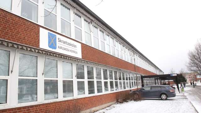 Skrantaskolan i Karlskoga är en av tre skolor som polisanmält flera skadegörelser under veckan. Arkivbild.