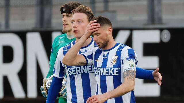 IFK Göteborgs Marcus Berg tar sig för pannan och deppar efter att ha gjort självmål på tilläggstid i 0–1-förlusten mot Värnamo.