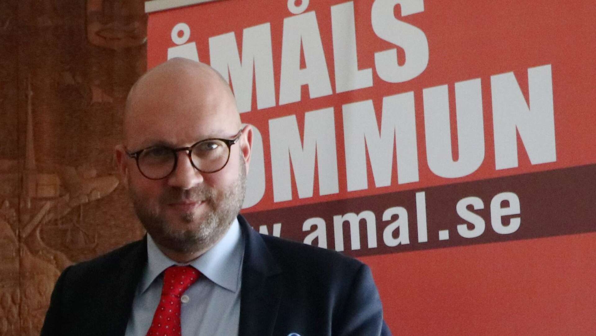 Anders Sandén kommenterar nu beskedet att han fått sparken som kommundirektör i Åmål: &quot;Åmåls kommun hade behövt mig ett bra tag till&quot;. 