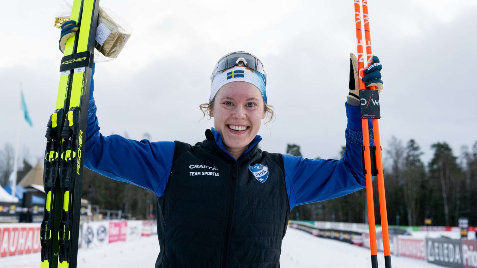 Elina Rönnlund jublar efter sin första SM-seger.