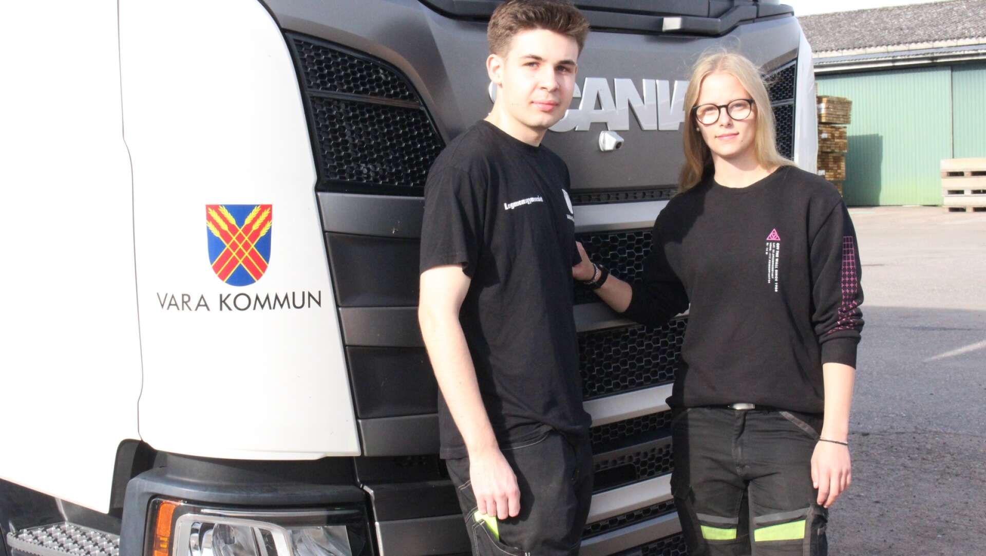 Lagmanseleverna Tobias Johansson och Felicia Alexandersson ska delta i en kvaltävling för Yrkes-SM i transportteknik.